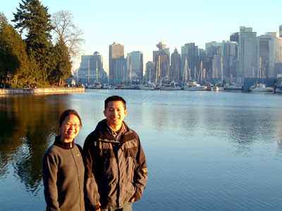 This is a picture of Jen and Tai in Stanley Park, along the sea wall.